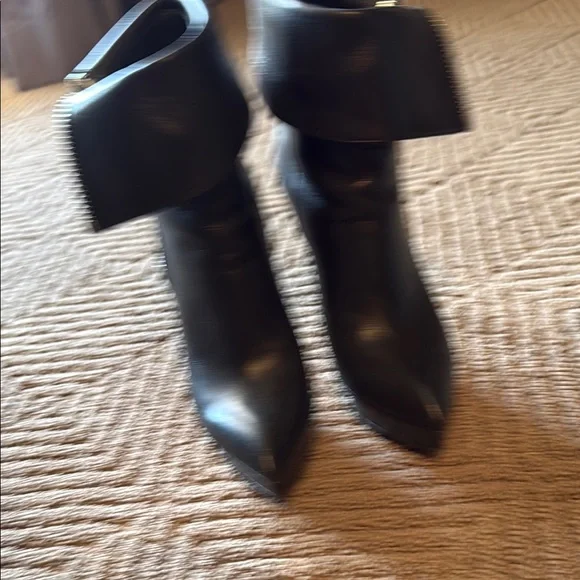Yves Saint Laurent Black Heeled Boots with Zipper Detail - Picture 2 of 6